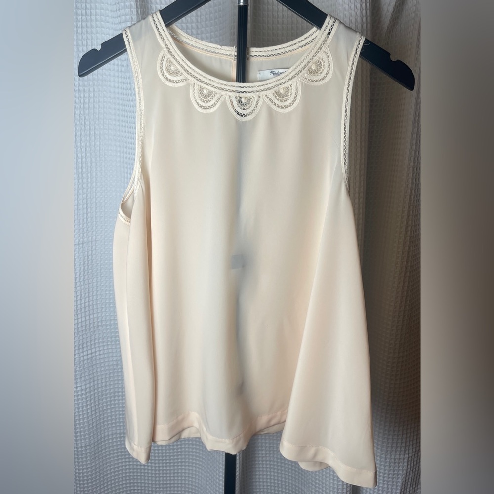 Madewell Woman's cream sleevless top crochet neckline size 10